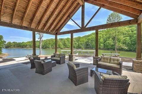 $849,900 | 960 Deerwood Drive, Dandridge, TN 37725