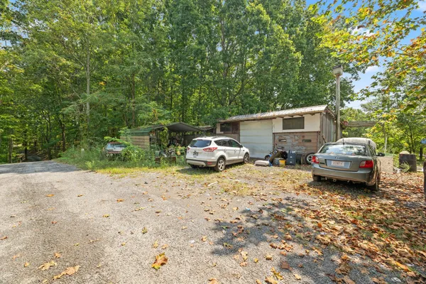 $209,900 | 225 Dale Richardson Lane, Gainesboro, TN 38562