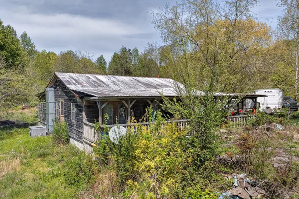 $209,900 | 225 Dale Richardson Lane, Gainesboro, TN 38562