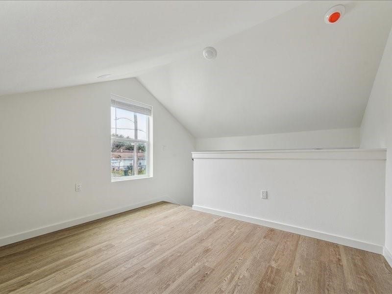 905 74th Street, Unit 3 Houston, TX 77011 - Photo 9 of 10 an empty room with a window
