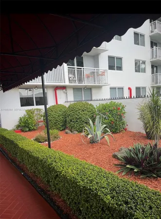 $2,000 | 1251 Northeast 108th Street, Unit 408, Miami, FL 33161