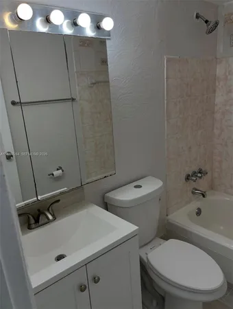 $2,000 | 1251 Northeast 108th Street, Unit 408, Miami, FL 33161