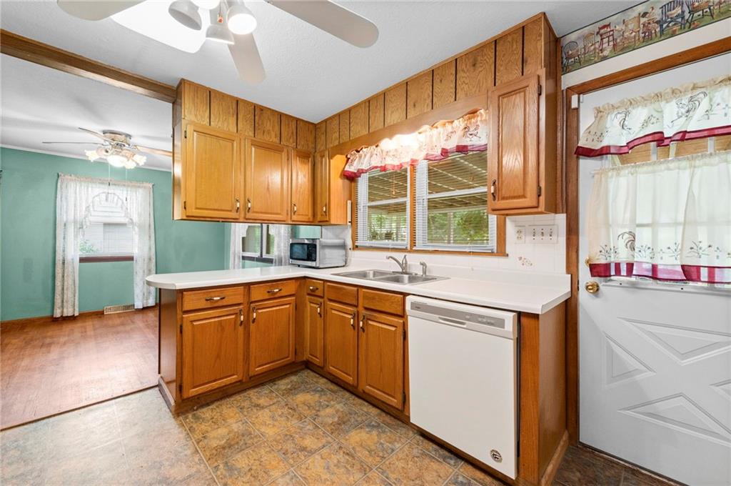 817 South Alexander Road Independence, MO 64056 - Photo 9 of 52