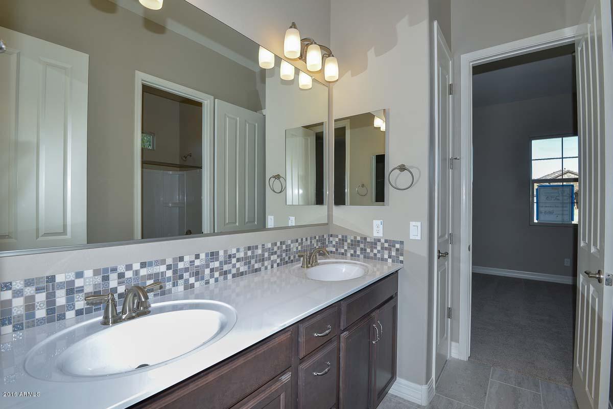 15623 West Coronado Road Goodyear, AZ 85395 - Photo 11 of 38 Jack-n-Jill Bath