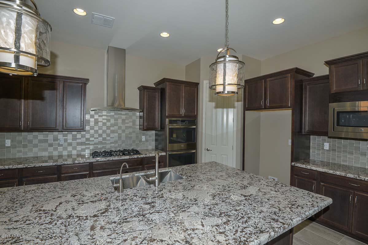 15623 West Coronado Road Goodyear, AZ 85395 - Photo 18 of 38 Kitchen2