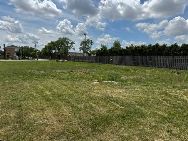 a view of building with outdoor space