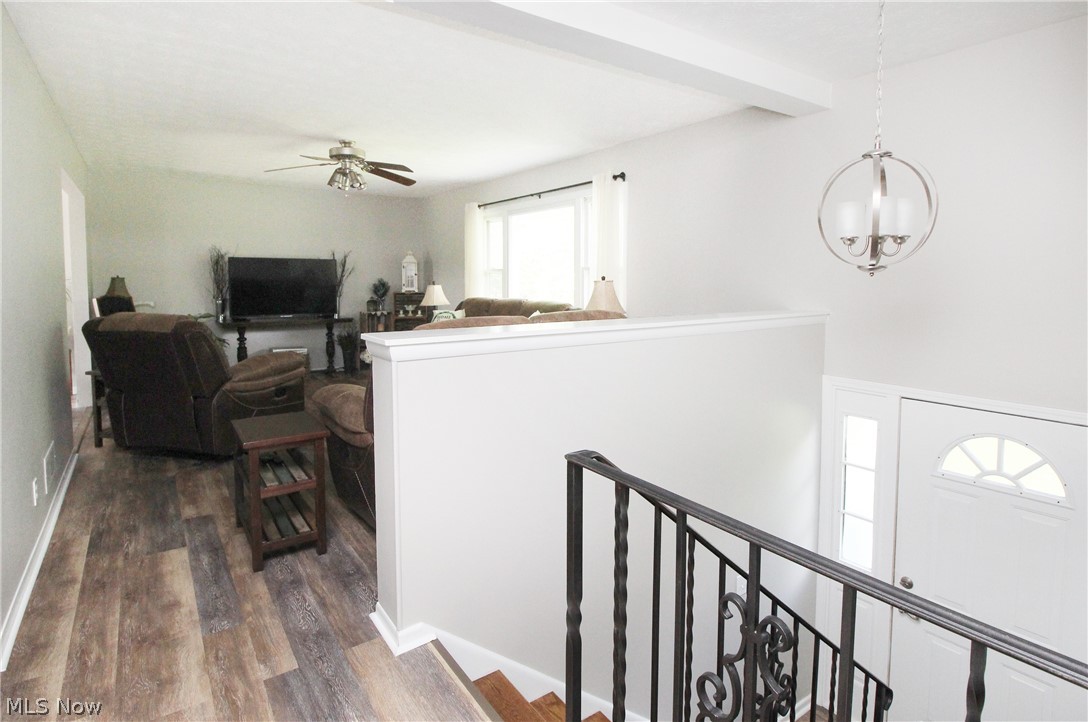 3174 Rohrer Road Wadsworth, OH 44281 - Photo 2 of 25 Beautiful Grand Foyer!