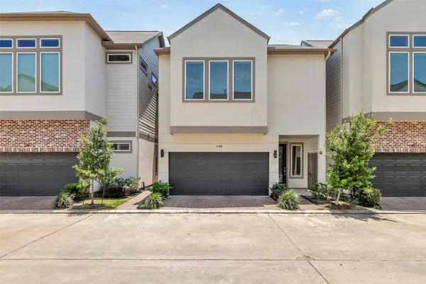 $305,000 | 144 Knightsbridge Park Lane, Houston, TX 77022