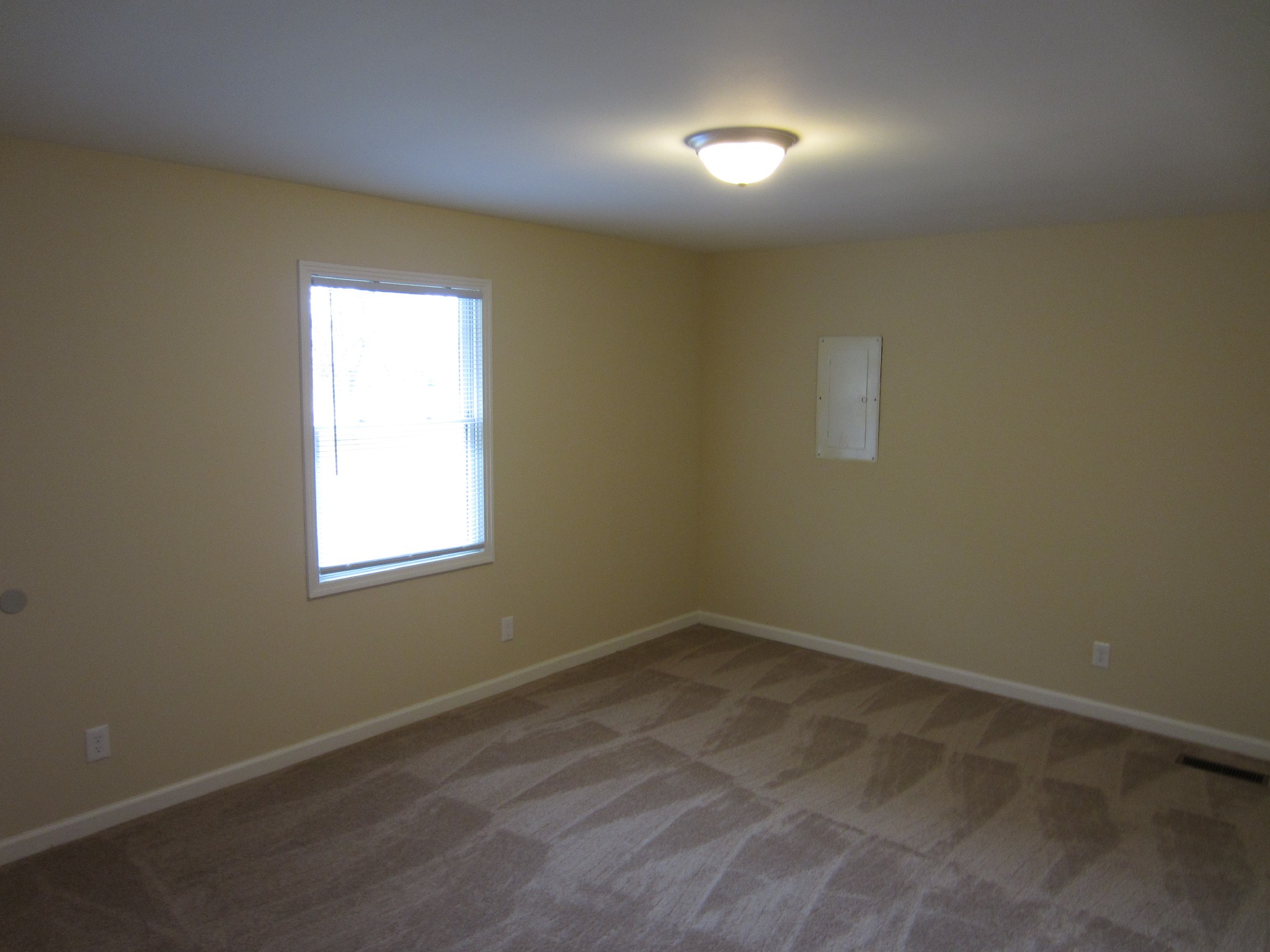 670 Vesta Road Lebanon, TN 37090 - Photo 13 of 20 an empty room with a window