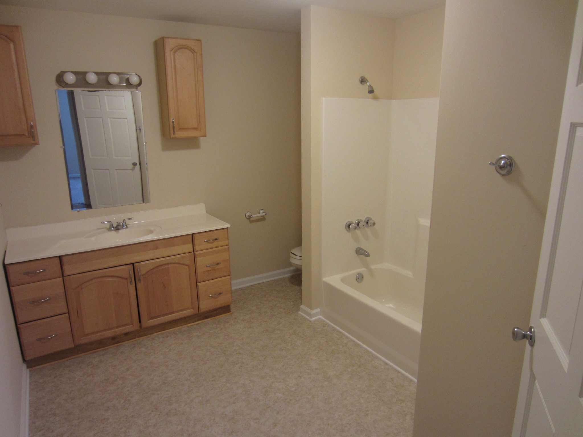 670 Vesta Road Lebanon, TN 37090 - Photo 16 of 20 a spacious bathroom with a tub sink and mirror