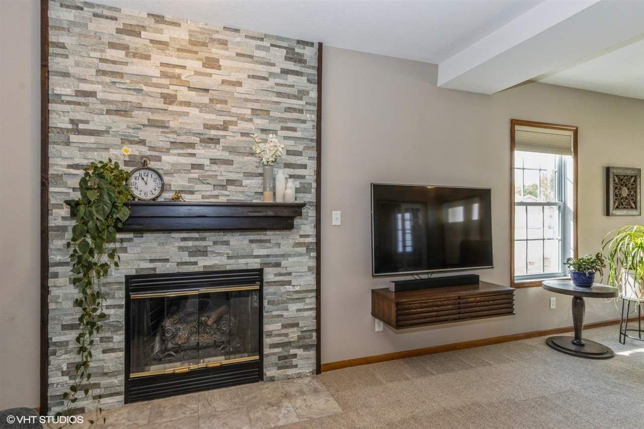 3050 Timber Creek Circle Riverside, IA 52327 - Photo 9 of 72 Gas Fireplace