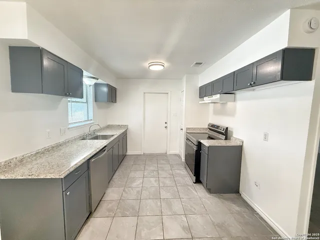 $1,495 | 912 Spring Hill Drive, New Braunfels, TX 78130