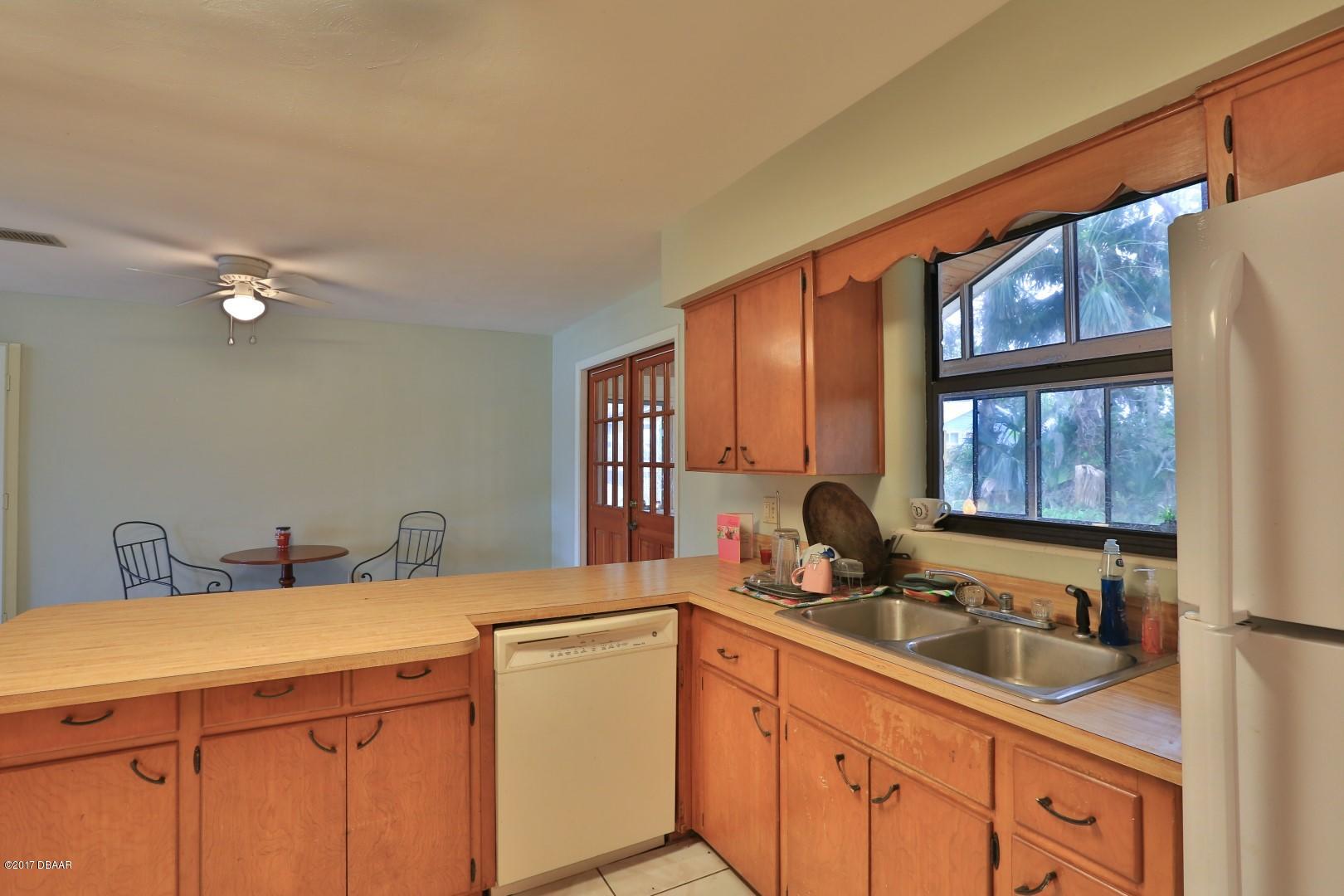1528 South Riverside Drive Edgewater, FL 32132 - Photo 17 of 31 3A6B2152 (Large)