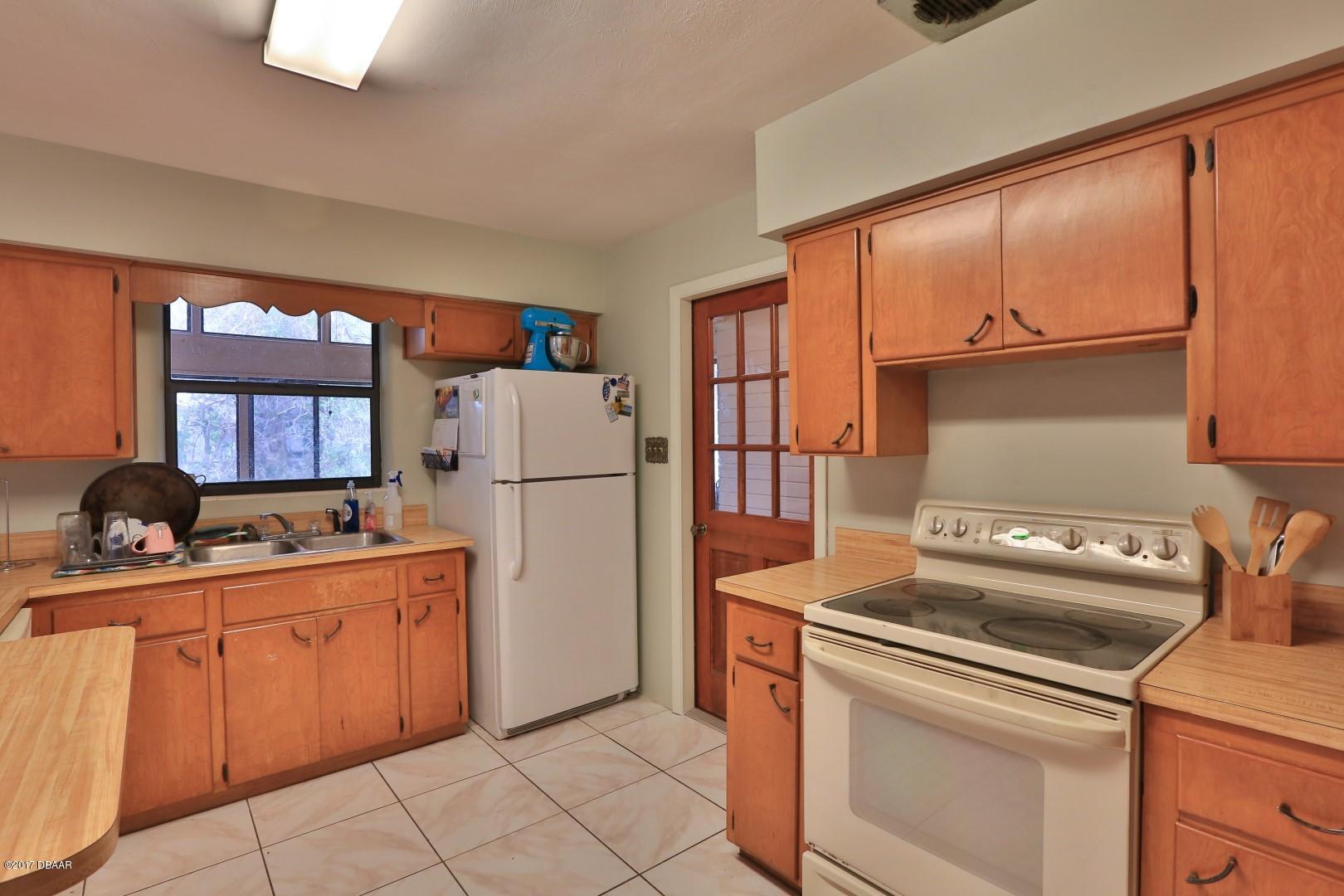 1528 South Riverside Drive Edgewater, FL 32132 - Photo 18 of 31 3A6B2153 (Large)