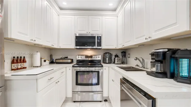 $550,000 | 3120 Southwest 17th Street, Fort Lauderdale, FL 33312