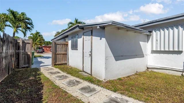 $550,000 | 3120 Southwest 17th Street, Fort Lauderdale, FL 33312