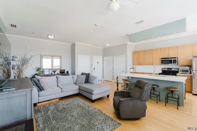 $249,000 | 7707 Bluebonnet Boulevard, Unit 401, Baton Rouge, LA 70810