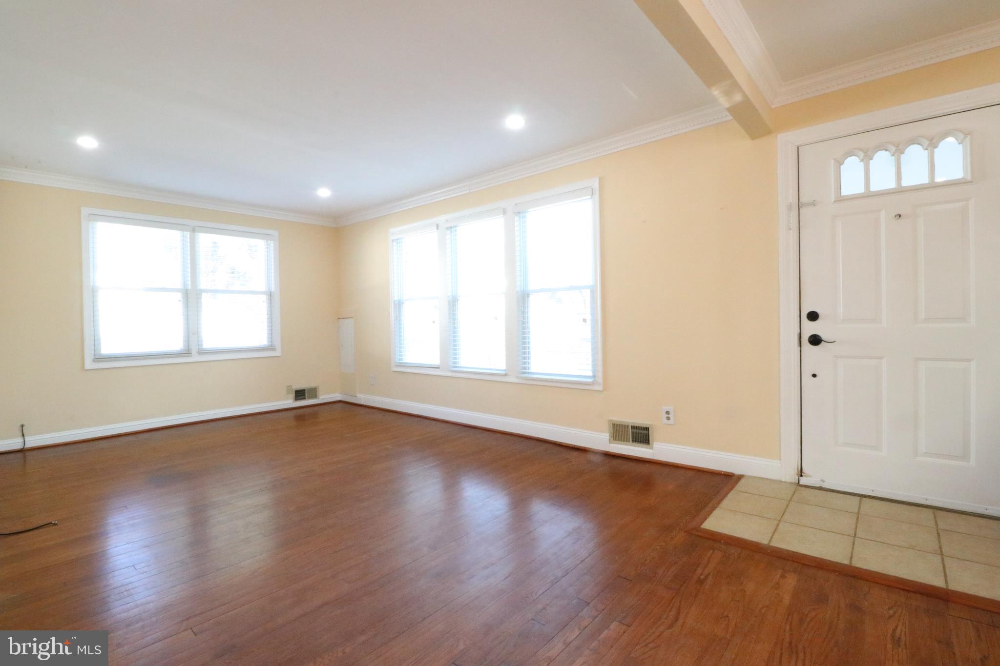 12212 Bluhill Road Silver Spring, MD 20902 - Photo 11 of 27 Living Room