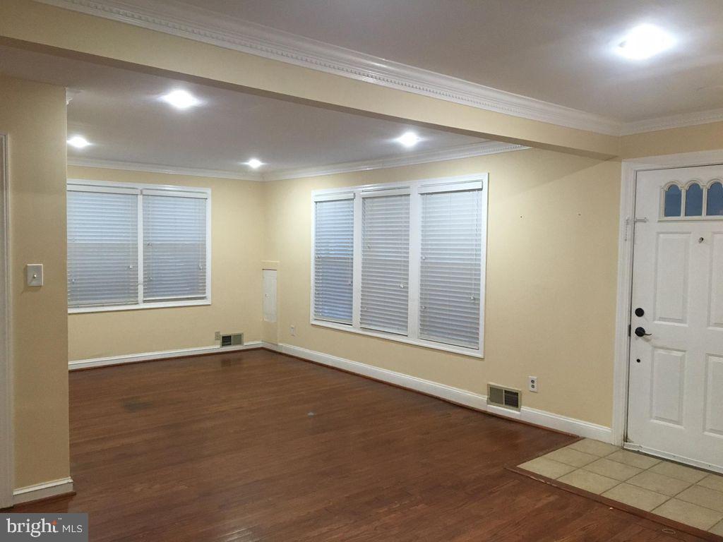 12212 Bluhill Road Silver Spring, MD 20902 - Photo 12 of 27 Interior