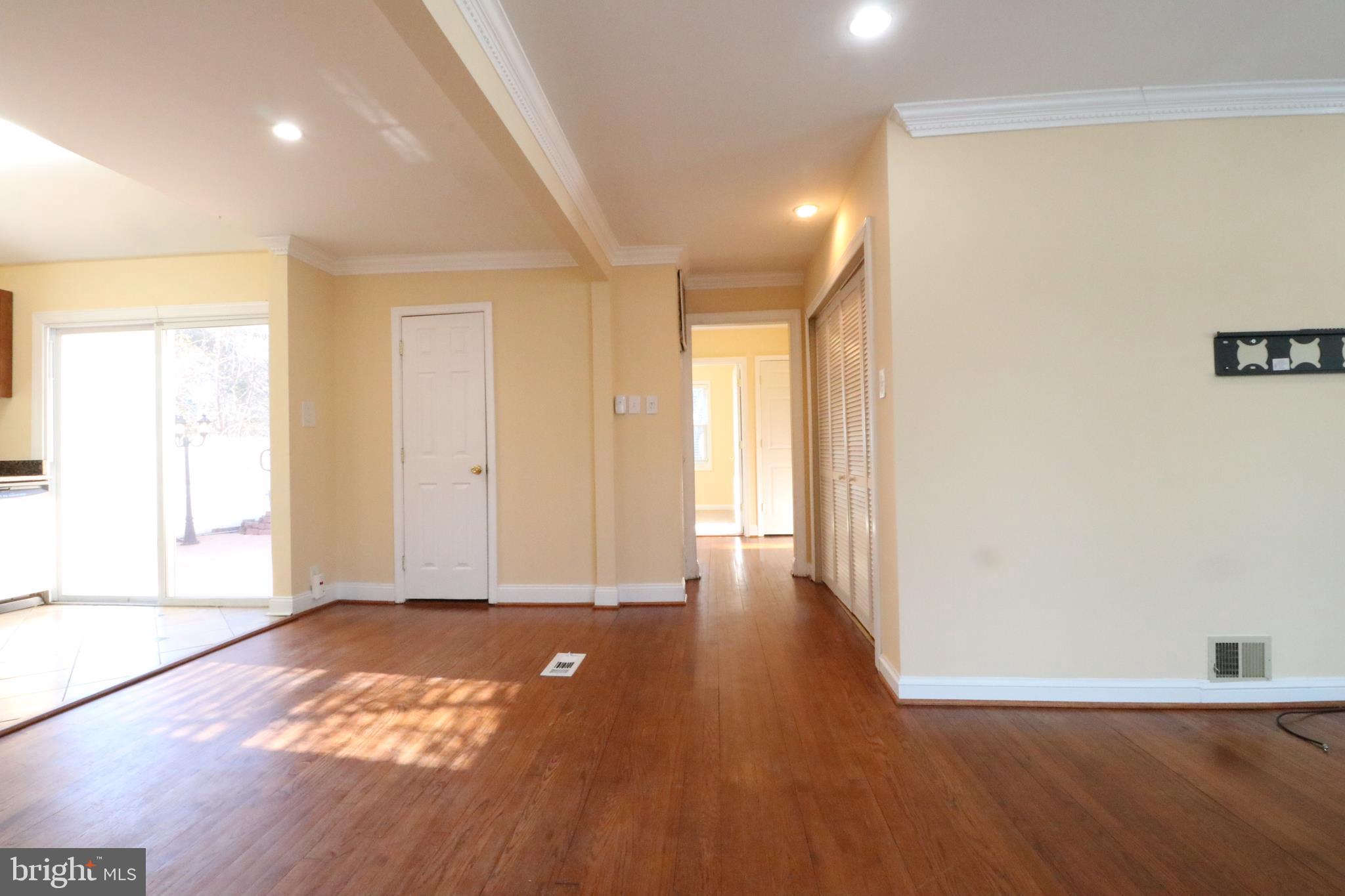 12212 Bluhill Road Silver Spring, MD 20902 - Photo 15 of 27 Interior