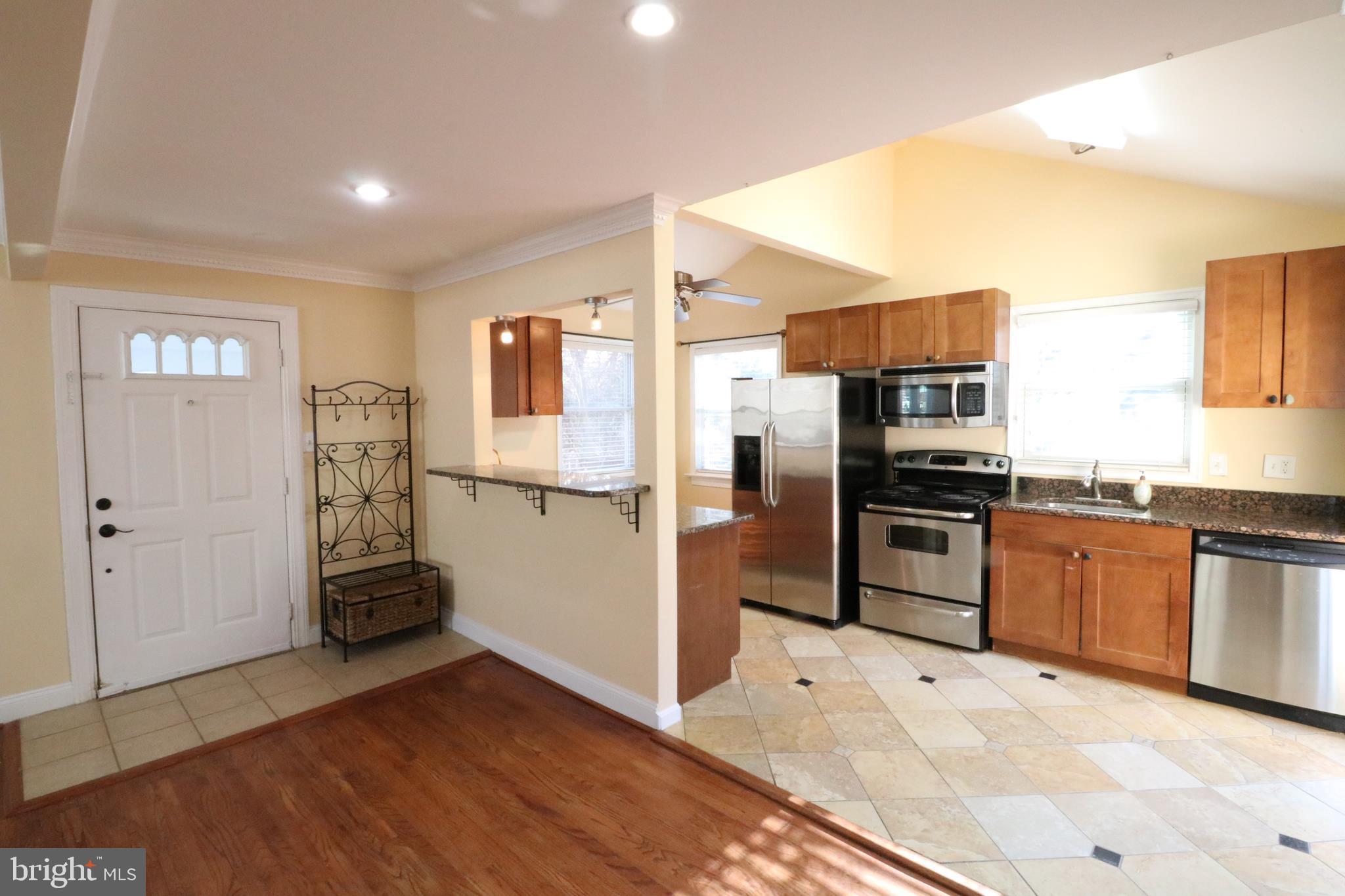 12212 Bluhill Road Silver Spring, MD 20902 - Photo 3 of 27 Entry