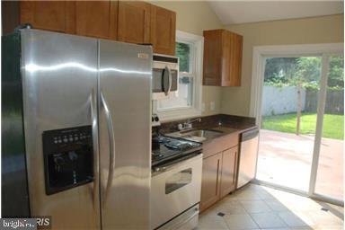 12212 Bluhill Road Silver Spring, MD 20902 - Photo 6 of 27 Kitchen