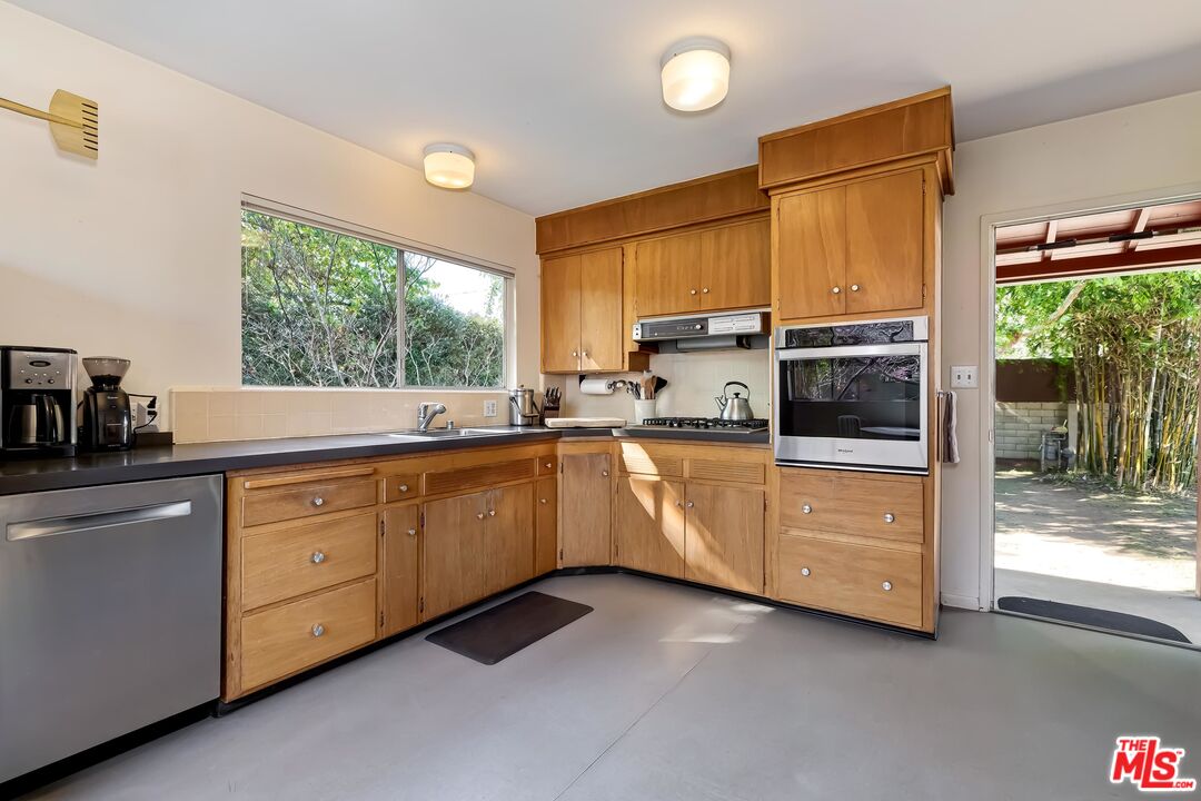 1337 Palms Boulevard Venice, CA 90291 - Photo 17 of 25