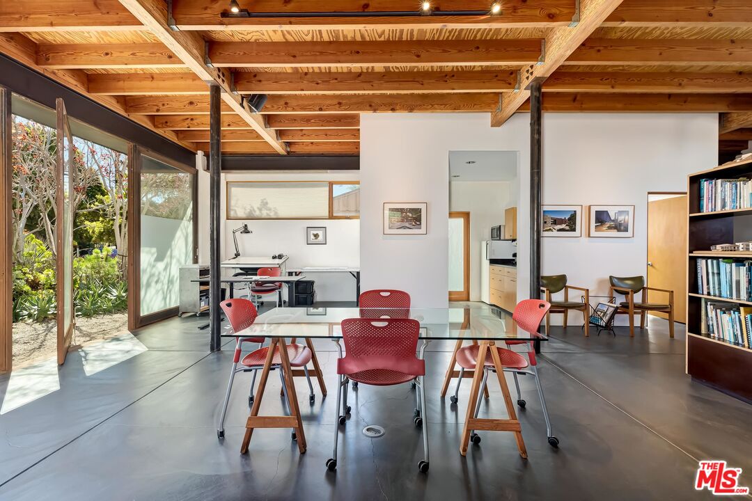 1337 Palms Boulevard Venice, CA 90291 - Photo 3 of 25