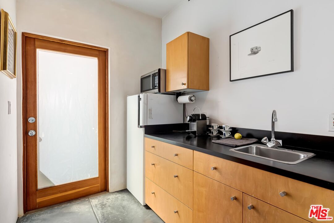 1337 Palms Boulevard Venice, CA 90291 - Photo 7 of 25