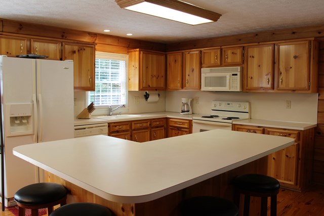 543 Mountain Shadows Road Hamilton, GA 31811 - Photo 12 of 36 kitchen with bar