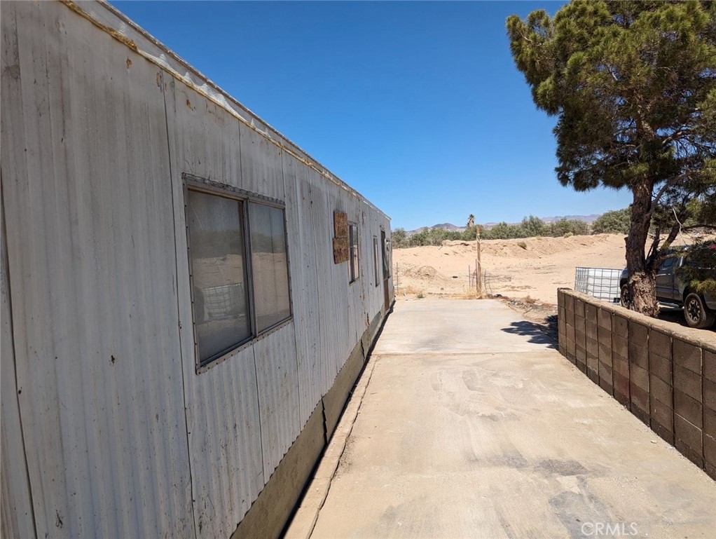31600 Troy Road Newberry Springs, CA 92365 - Photo 2 of 4 a view of balcony