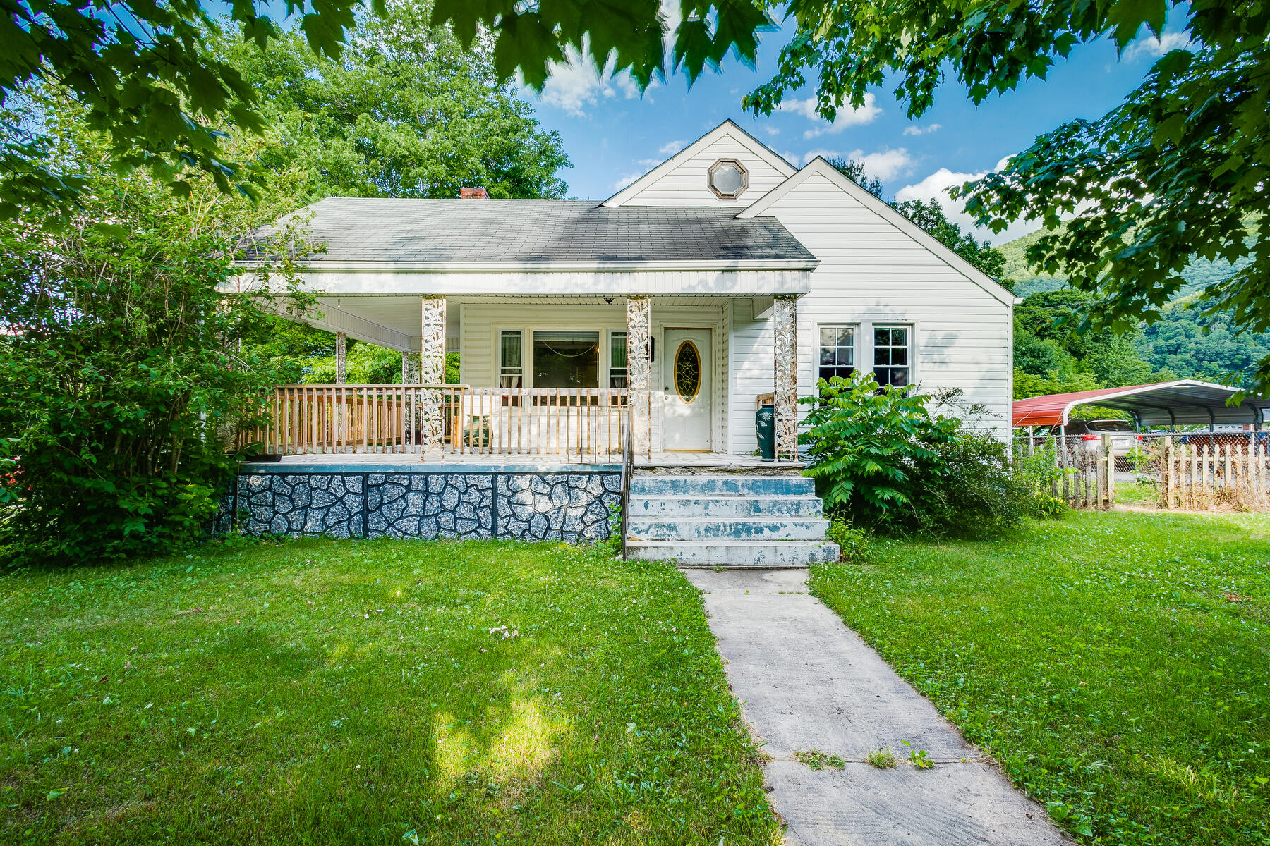 939 Rittertown Road Hampton, TN 37658 - Photo 1 of 37 001