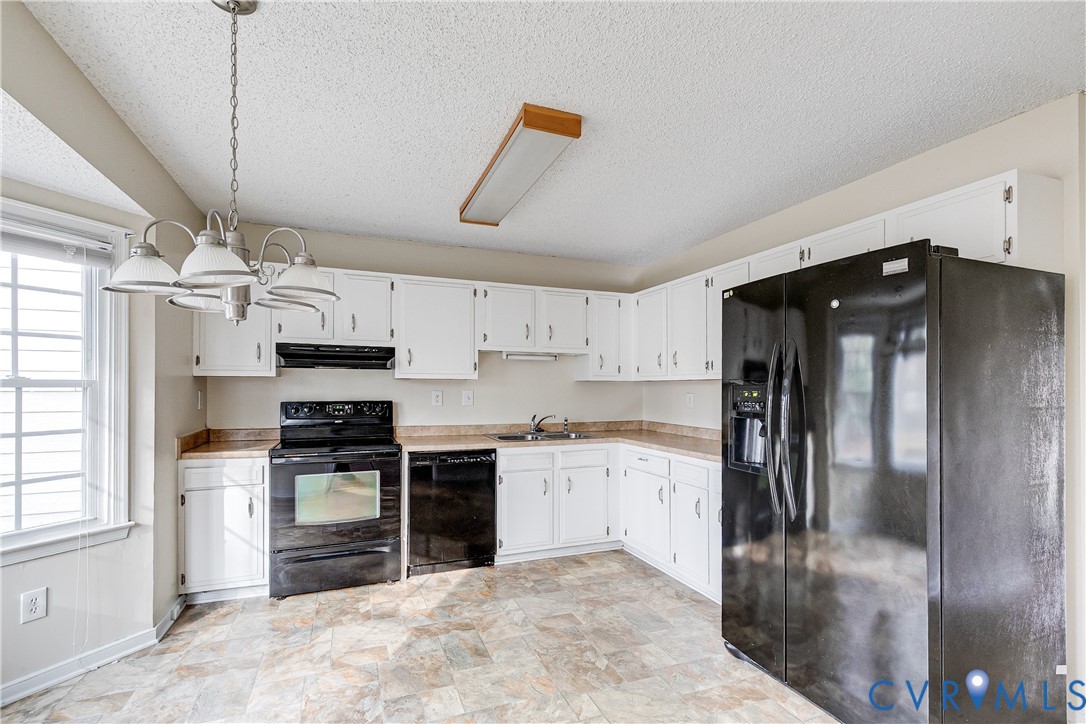 600 Queensway Road Chesterfield, VA 23236 - Photo 19 of 33 a kitchen with stainless steel appliances granite countertop a refrigerator a stove a sink and a microwave