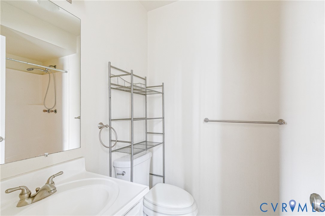 600 Queensway Road Chesterfield, VA 23236 - Photo 26 of 33 a bathroom with a toilet sink and shower