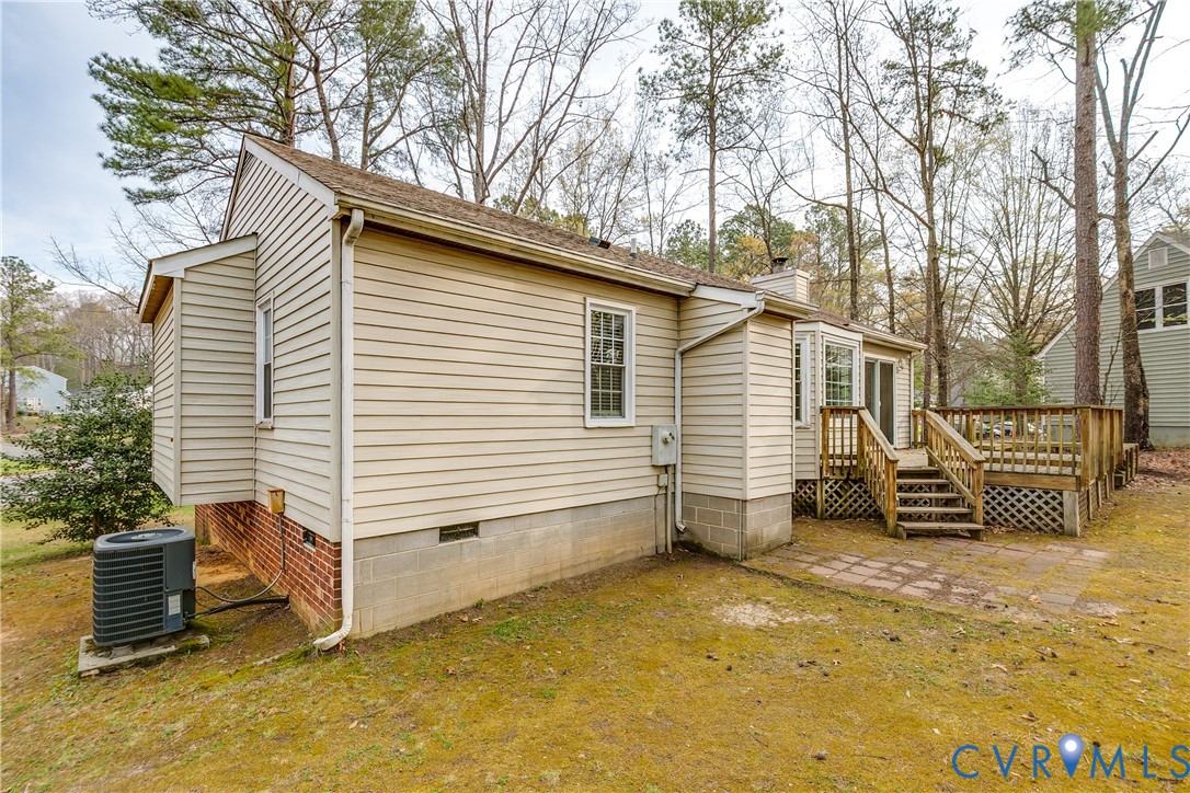 600 Queensway Road Chesterfield, VA 23236 - Photo 31 of 33 a view of a patio with a chairs and table
