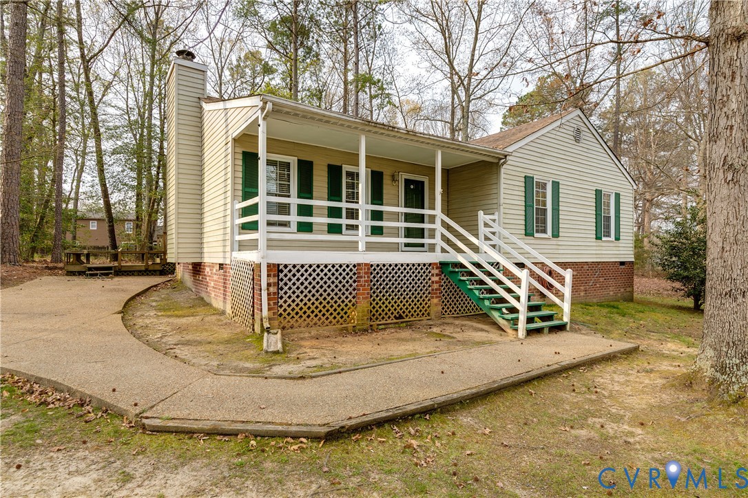 600 Queensway Road Chesterfield, VA 23236 - Photo 6 of 33 a view of a house with a yard and fence