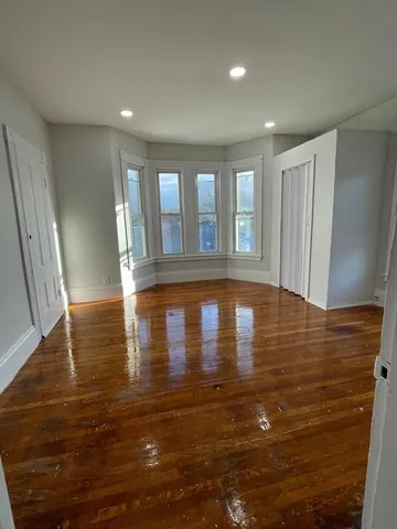 $2,400 | 176 Broadway, Unit 2, Methuen, MA 01844