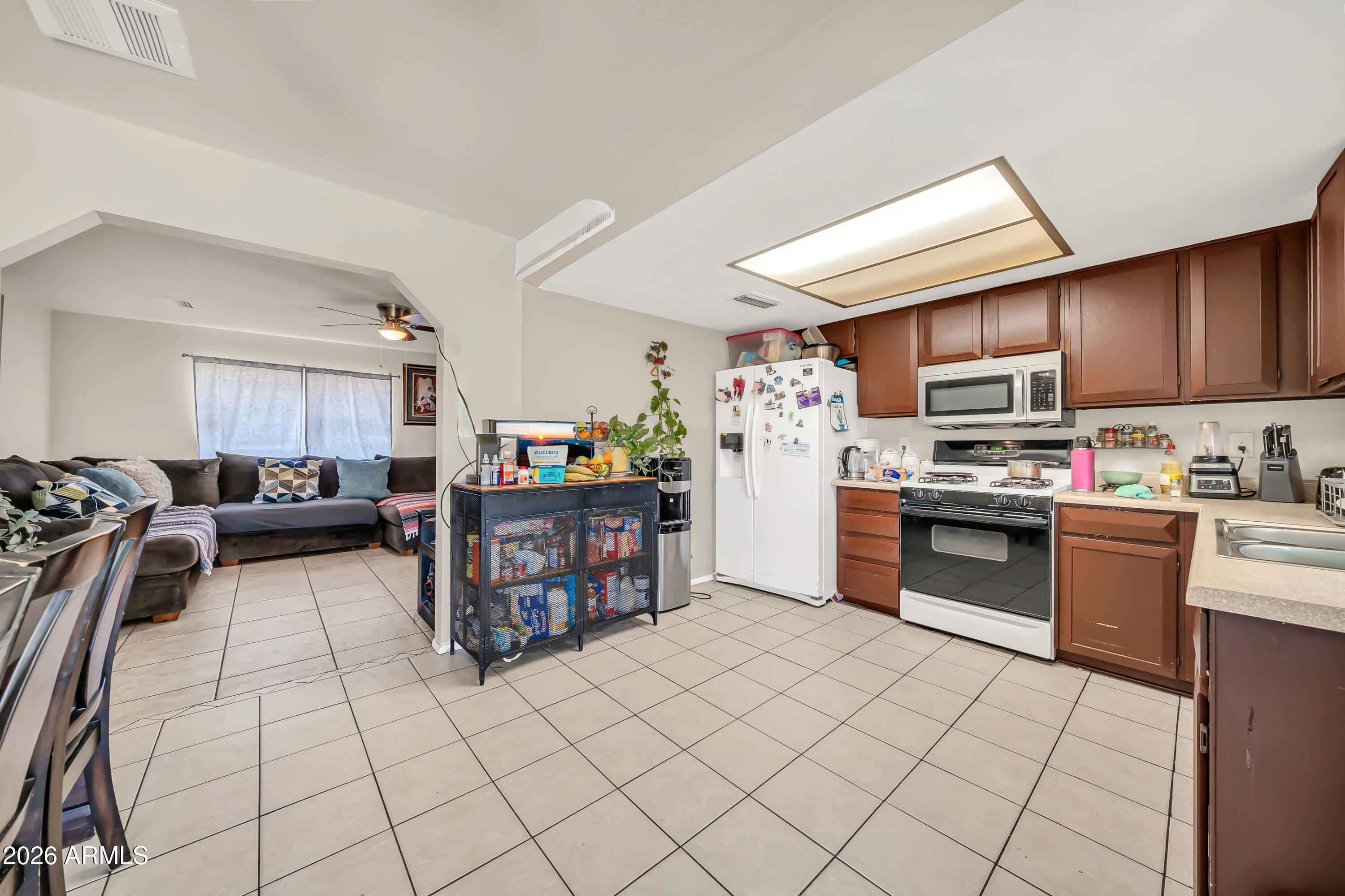 8933 West Roma Avenue Phoenix, AZ 85037 - Photo 7 of 23