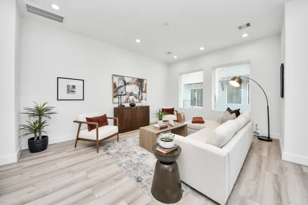 $2,700 | 7727 Hammerly Boulevard, Houston, TX 77055