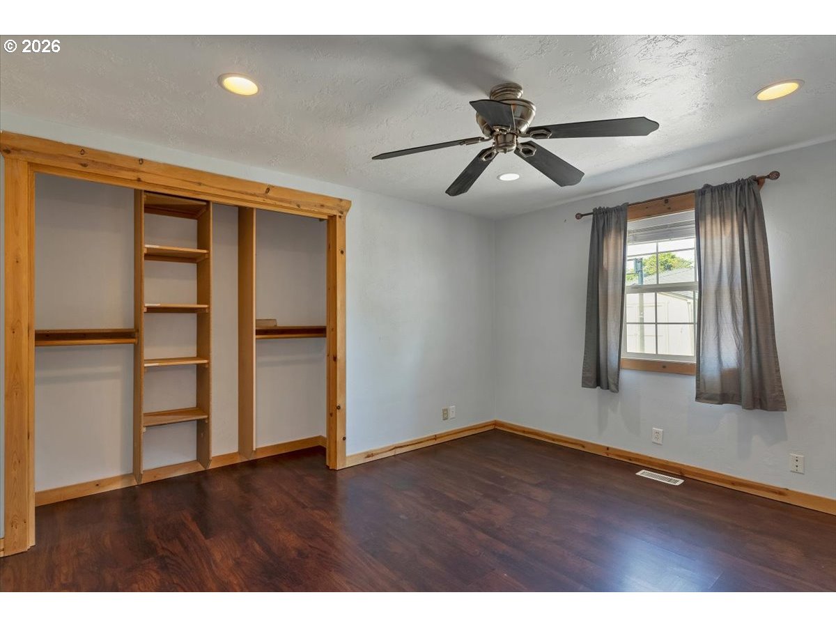 4335 Lone Oak Road Southeast Salem, OR 97302 - Photo 16 of 35
