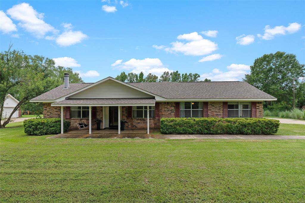 927 Stonewall-Preston Road Stonewall, LA 71078 - Photo 1 of 28 a front view of a house with garden