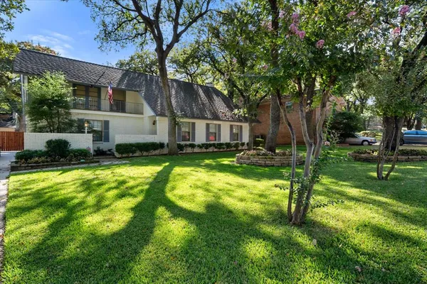 $498,000 | 905 Live Oak Lane, Arlington, TX 76012