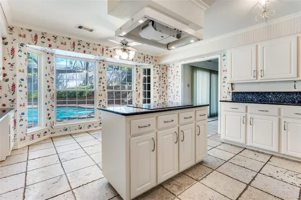 $498,000 | 905 Live Oak Lane, Arlington, TX 76012