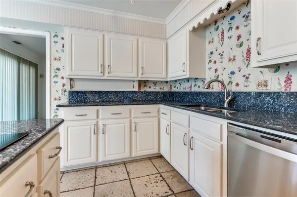 $498,000 | 905 Live Oak Lane, Arlington, TX 76012