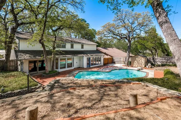 $498,000 | 905 Live Oak Lane, Arlington, TX 76012