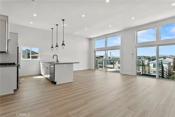 $8,250 | 913 West Balboa Boulevard, Unit C, Newport Beach, CA 92661