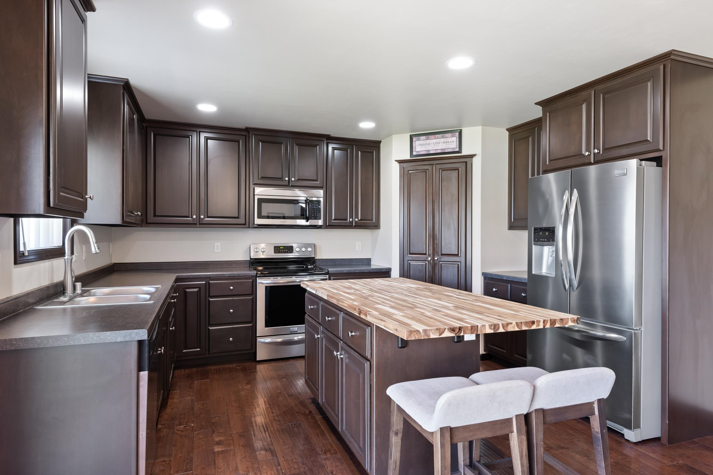 600 Castlestone Court Oneida, WI 54155 - Photo 14 of 72