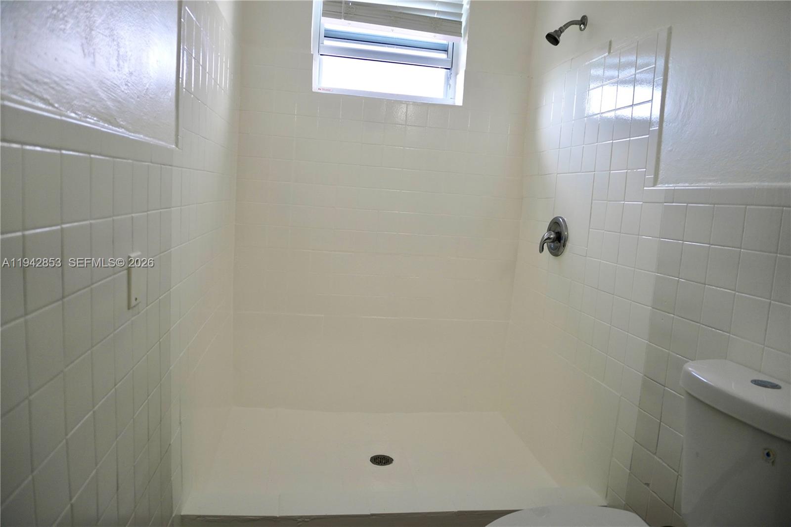 501 Southwest 6th Court, Unit 214 Miami, FL 33130 - Photo 18 of 30 a bathroom with a bathtub