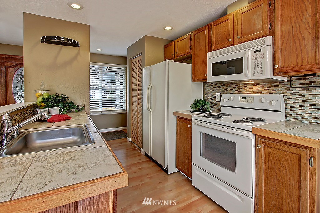 18031 20th Drive Southeast Bothell, WA 98012 - Photo 9 of 18 Gallery Image 9