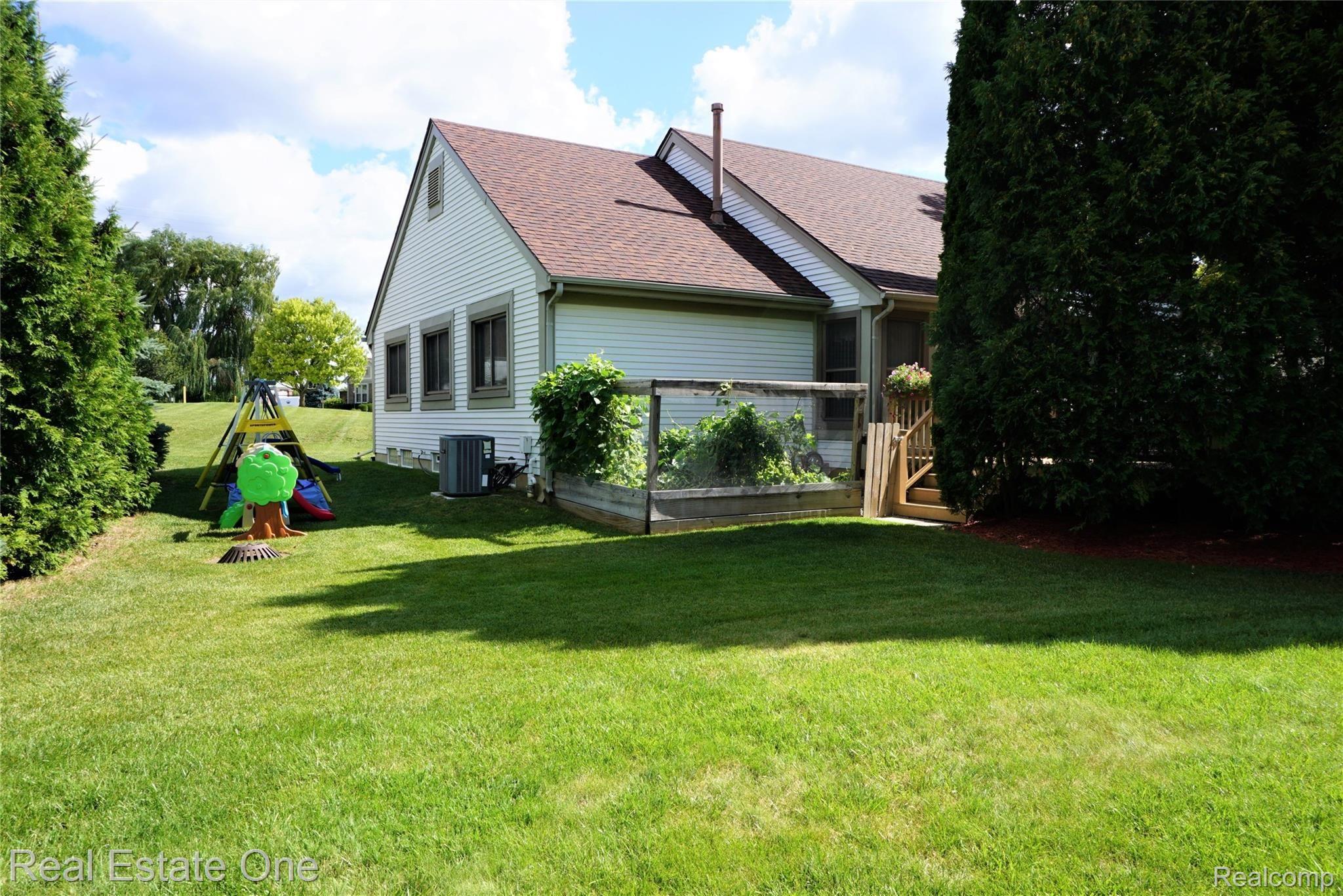 1572 Colony Drive Rochester, MI 48307 - Photo 34 of 35 DSC01979 (2).JPG